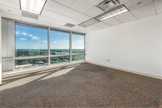 302 Knights Run Ave, Tampa, FL à louer Photo intérieure– Image 2 sur 6