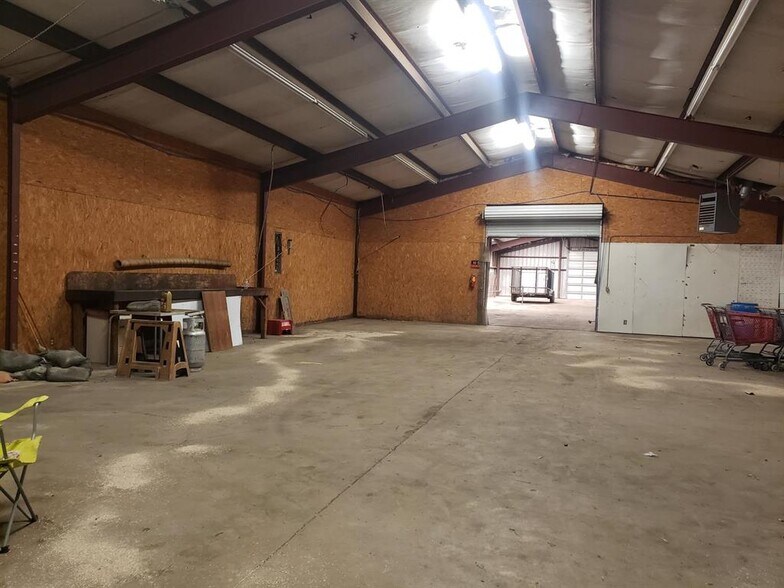 1209 Bessemer Ave, Llano, TX à vendre - Photo de l’immeuble – Image 3 sur 30