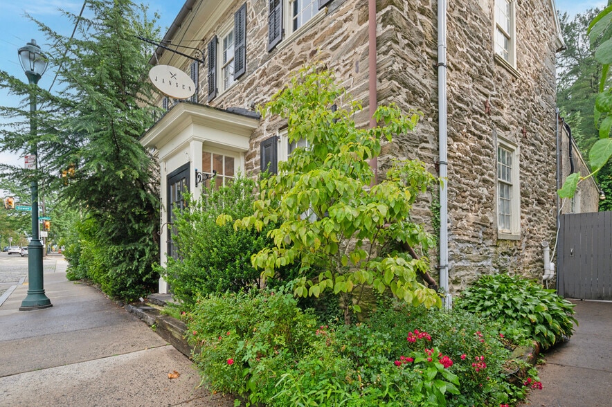 7402 Germantown Ave, Philadelphia, PA à louer - Photo de l’immeuble – Image 1 sur 15