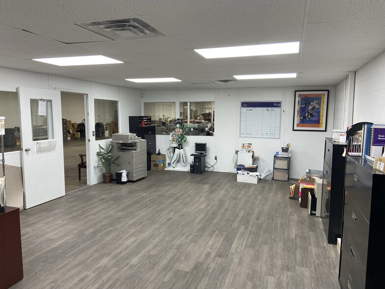 4835 Cash Rd, Dallas, TX à louer - Photo intérieure – Image 2 sur 5