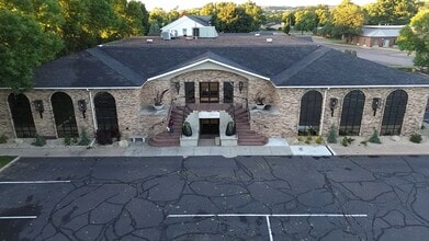 2004 Highland Ave, Eau Claire, WI à louer Photo de l’immeuble– Image 1 sur 3