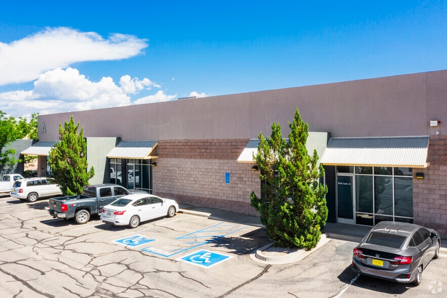 2420 Comanche Rd NE, Albuquerque, NM à louer - Photo principale – Image 1 sur 8