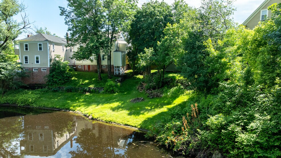 58 Pickering Rd, Rochester, NH à vendre - Photo de l’immeuble – Image 2 sur 31