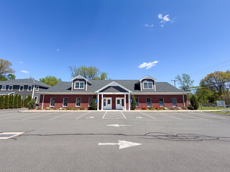 200 Mountain Rd, Suffield, CT à louer - Photo de l’immeuble – Image 2 sur 12