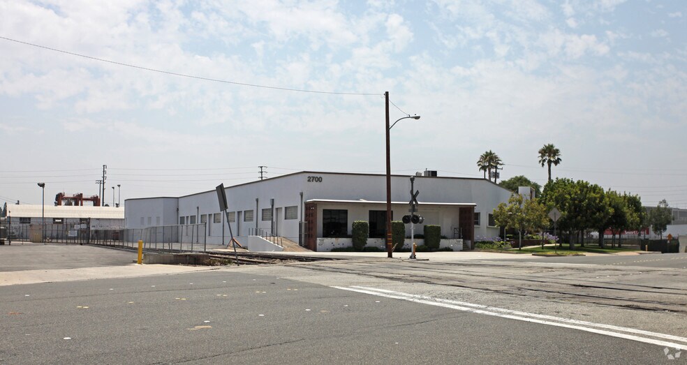 2700 Eastern Ave, Commerce, CA à louer - Photo de l’immeuble – Image 2 sur 3