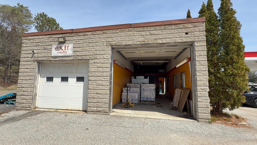 134 Hwy-60, Huntsville, ON à vendre - Photo de l’immeuble – Image 3 sur 10