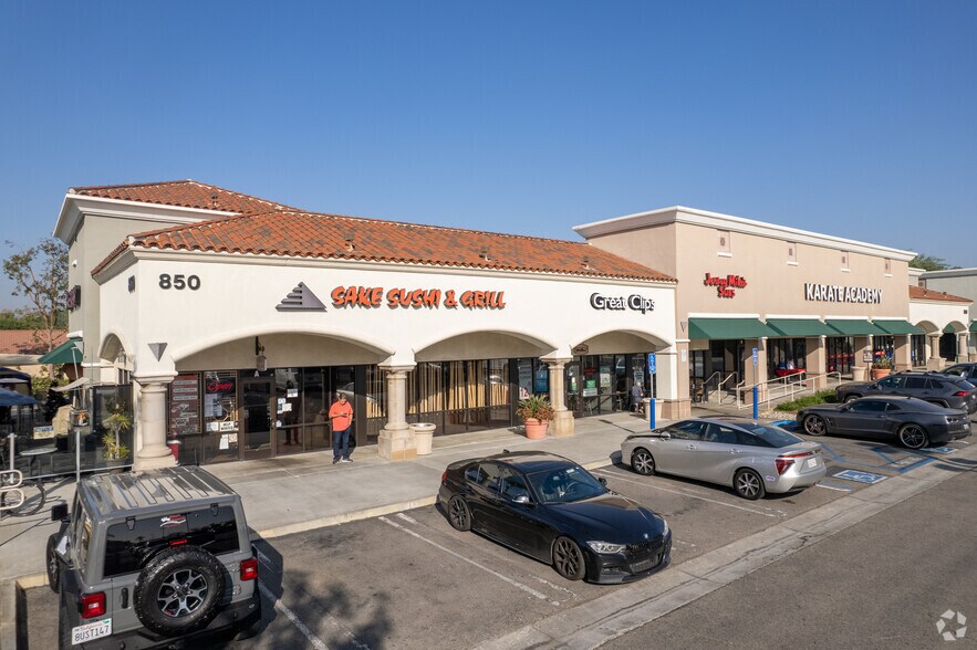 850 N Rose Dr, Placentia, CA à vendre - Photo de l’immeuble – Image 3 sur 25