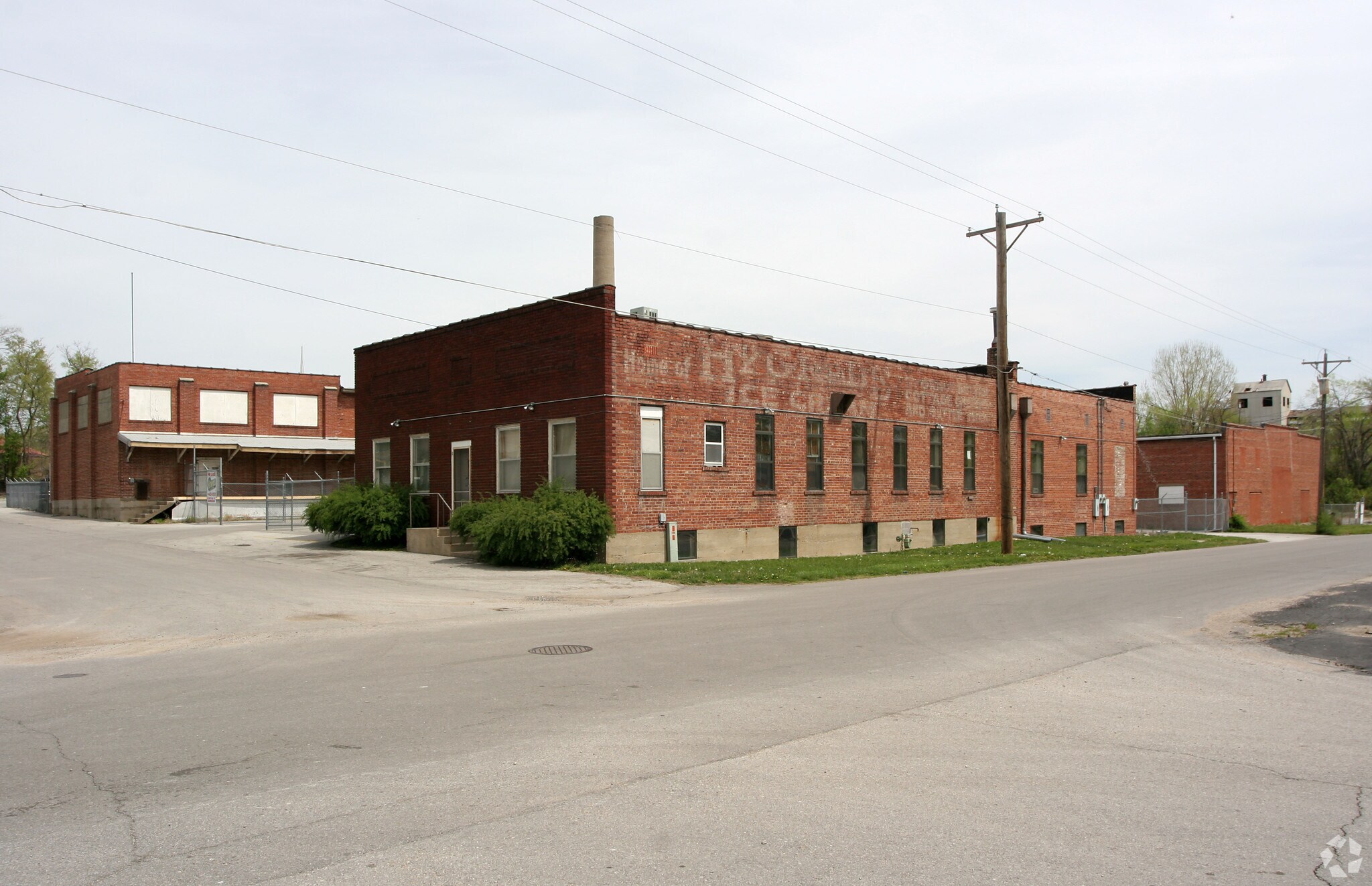 625 S Willis Ave, Independence, MO à louer Photo principale– Image 1 sur 4