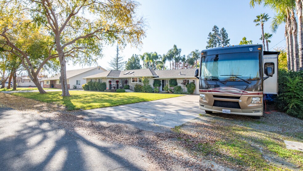 1403 Rowena Way, Sacramento, CA à vendre - Photo de l’immeuble – Image 2 sur 107