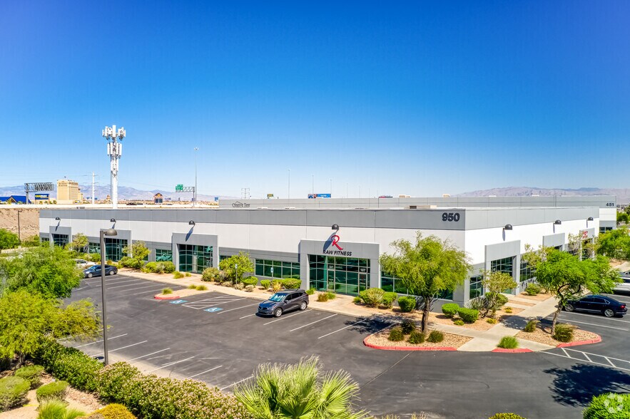 950 W Warm Springs Rd, Henderson, NV à louer - Photo de l’immeuble – Image 2 sur 11