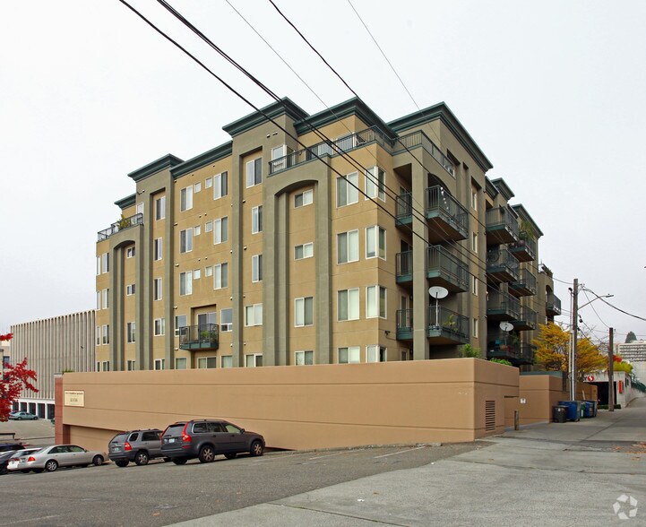 422 1st Ave W, Seattle, WA à louer - Photo de l’immeuble – Image 2 sur 3