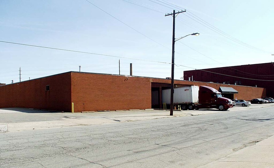 4301 Perkins Ave, Cleveland, OH à vendre - Photo de l’immeuble – Image 2 sur 4