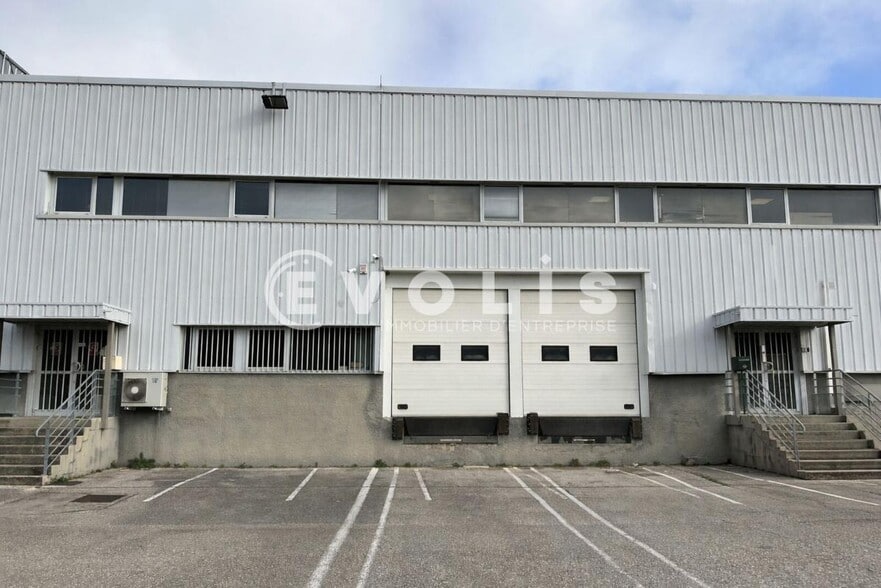 82 Avenue Des Arrivaux, Saint-Quentin-Fallavier à vendre - Photo de l’immeuble – Image 3 sur 11