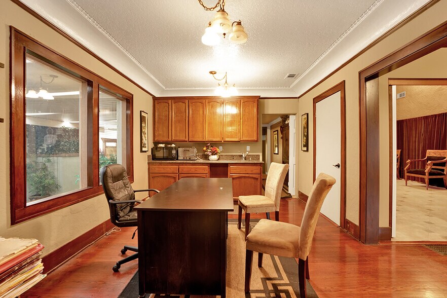 932 E Chapman Ave, Orange, CA à vendre - Photo intérieure – Image 3 sur 23