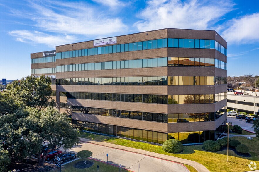 85 NE Loop 410, San Antonio, TX à louer - Photo de l’immeuble – Image 1 sur 8