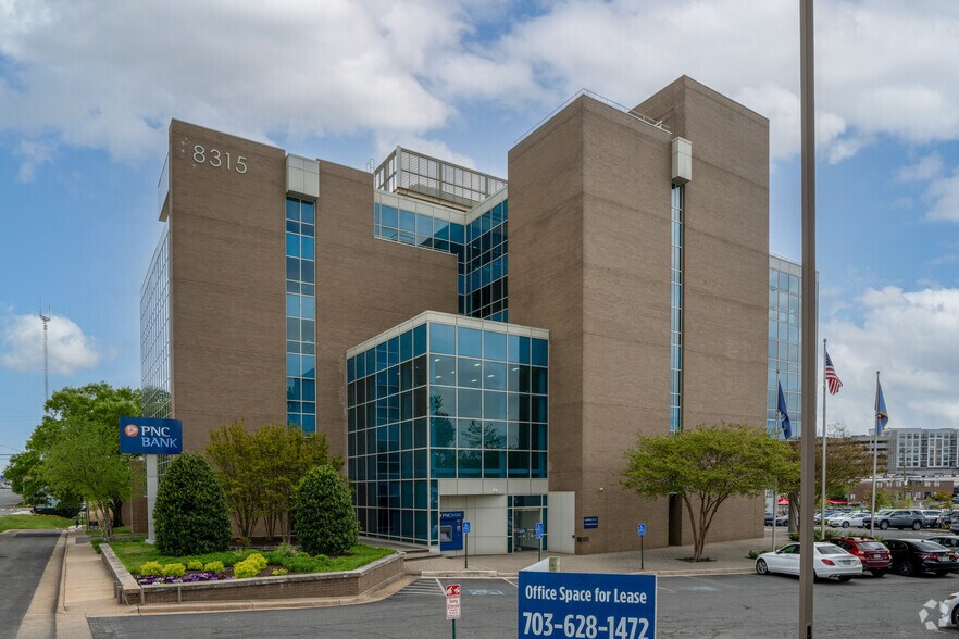 8315 Lee Hwy, Merrifield, VA à louer - Photo de l’immeuble – Image 3 sur 6