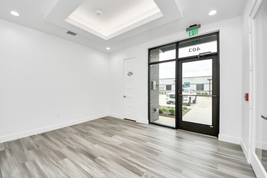 4807 Sugar Grove Blvd, Stafford, TX à vendre - Photo de l’immeuble – Image 3 sur 27