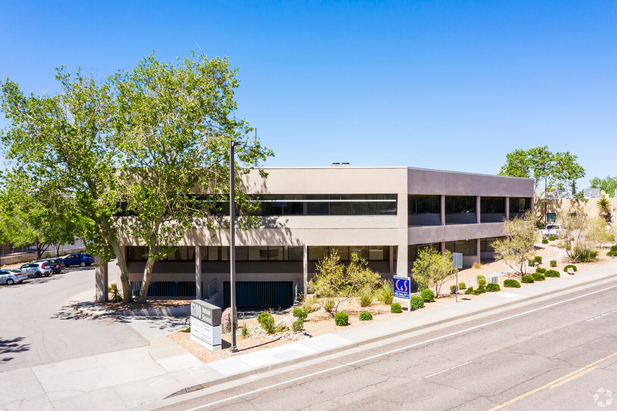 6100 Indian School Rd NE, Albuquerque, NM à louer Photo principale– Image 1 sur 7