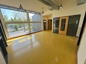 8725 NE Emerson St, Portland, OR à louer Photo de l’immeuble– Image 2 sur 8