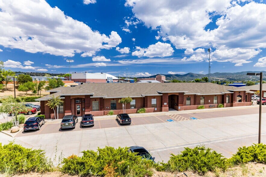 804 Ainsworth Dr, Prescott, AZ à louer - Photo de l’immeuble – Image 2 sur 26
