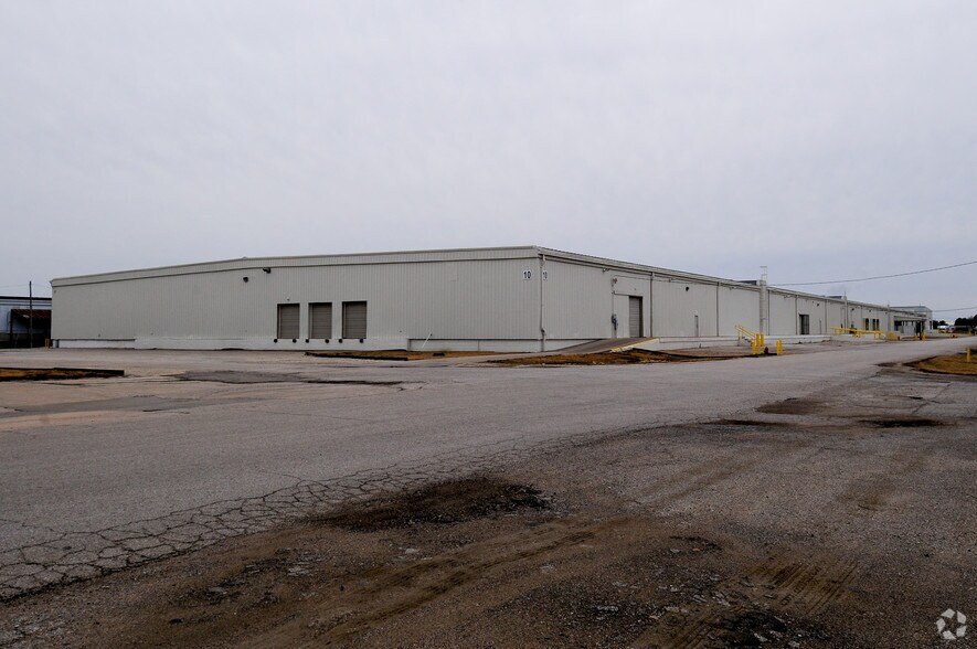 925 SW University Blvd, Topeka, KS à vendre - Photo principale – Image 1 sur 8