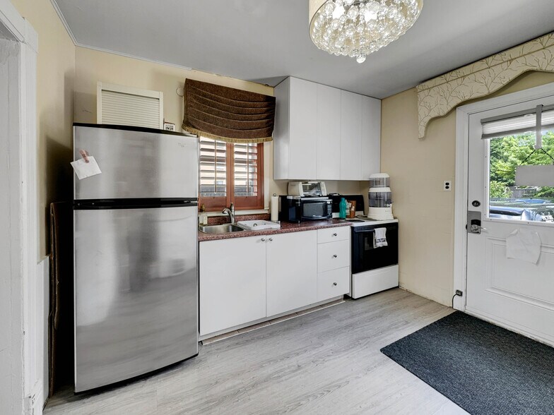 273-275 Brant Av, Brantford, ON à vendre - Photo intérieure – Image 3 sur 12