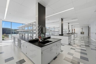 10251 Vista Sorrento Pky, San Diego, CA à louer Photo intérieure– Image 1 sur 5