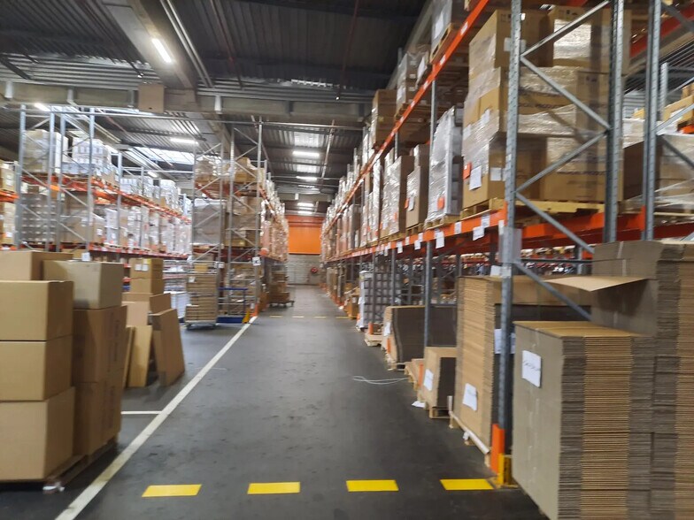 Industriel/Logistique dans Villejust à louer - Photo de l’immeuble – Image 1 sur 4
