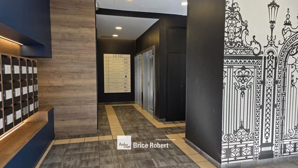 112 Rue Garibaldi, Lyon à vendre - Hall d’entrée – Image 2 sur 10