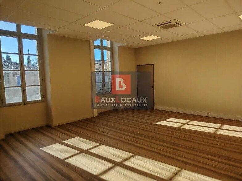 Bureau dans Lambesc à louer - Photo de l’immeuble – Image 3 sur 8