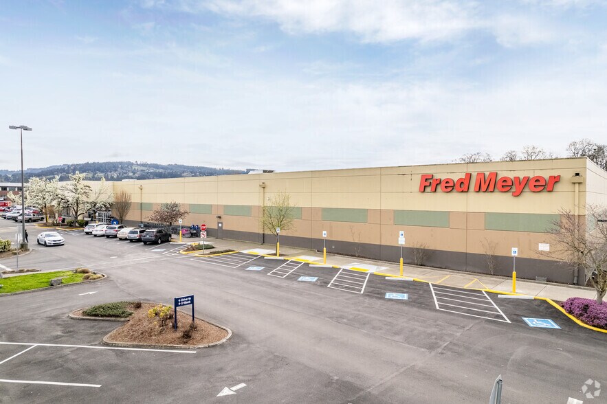 3300 E Portland Rd, Newberg, OR à louer - Photo principale – Image 1 sur 5