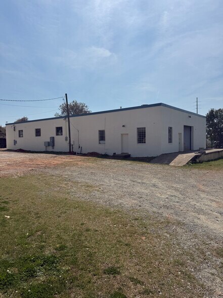 4903 Rozzelles Ferry Rd, Charlotte, NC à louer - Photo de l’immeuble – Image 3 sur 6
