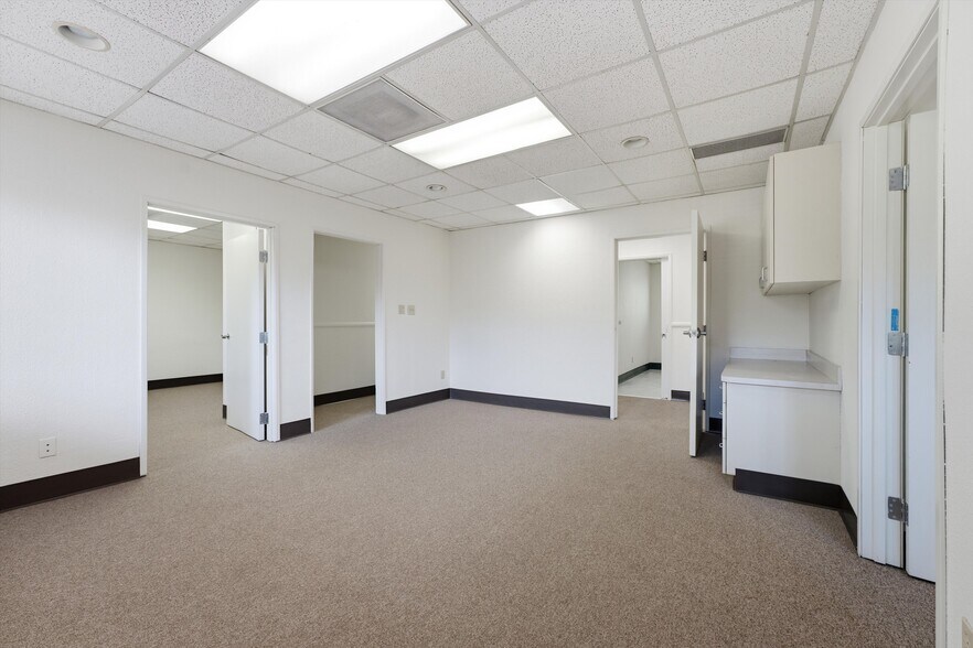44725 10th St W, Lancaster, CA à louer - Photo de l’immeuble – Image 2 sur 61