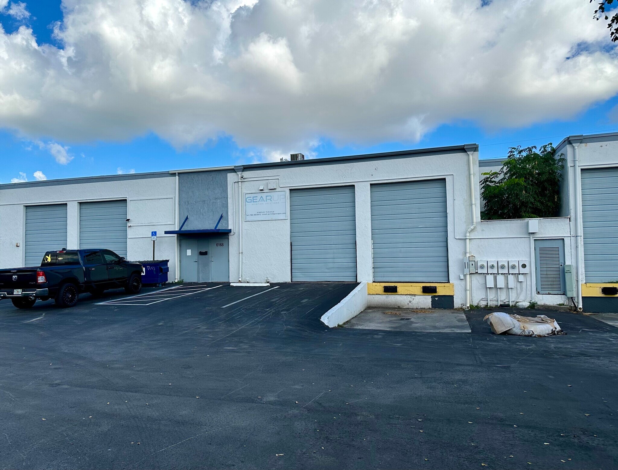 6146-6188 NW 74th Ave, Miami, FL à louer Photo de l’immeuble– Image 1 sur 9
