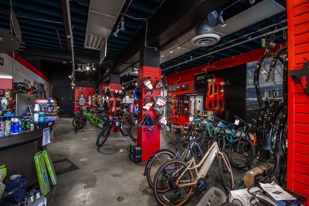 1856 W 4th Ave, Vancouver, BC à louer Photo intérieure– Image 1 sur 2