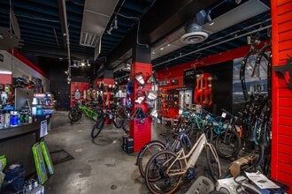 1856 W 4th Ave, Vancouver, BC à louer Photo intérieure– Image 1 sur 2