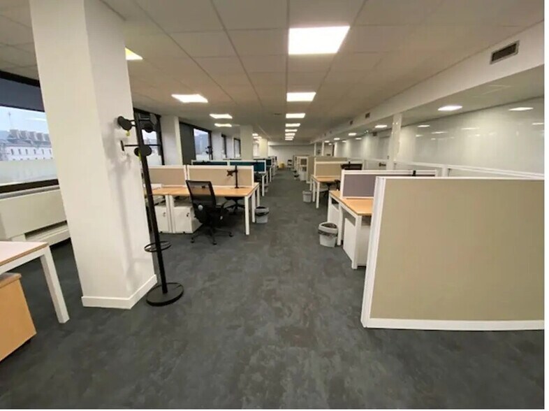Bureau dans Saint-Cloud à louer - Photo de l’immeuble – Image 2 sur 7