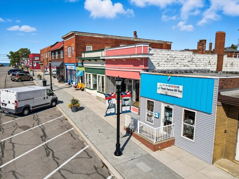 316 High St, Fairport Harbor, OH à vendre - Photo de l’immeuble – Image 2 sur 13