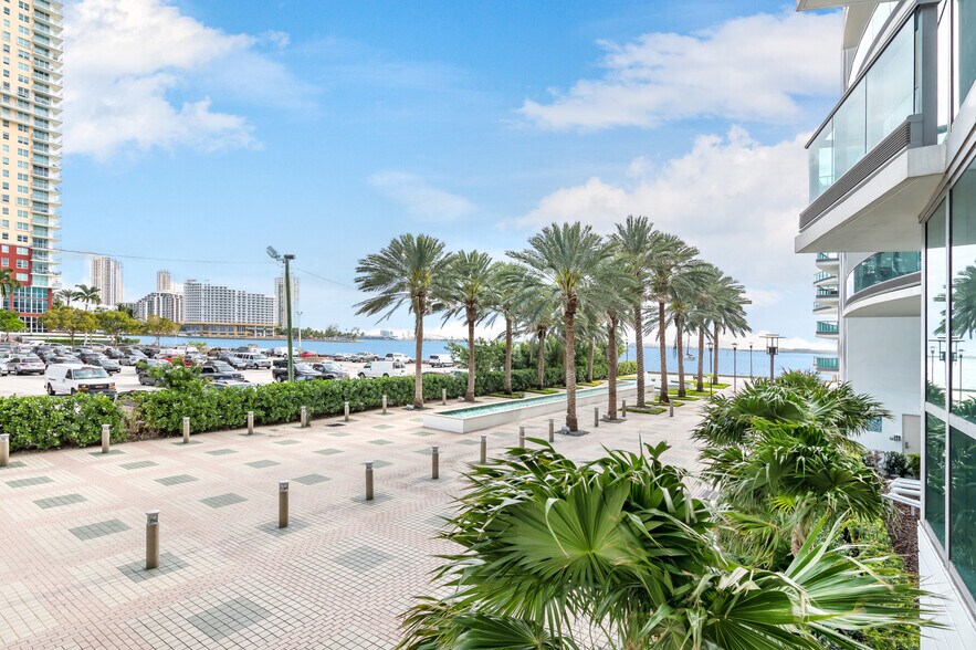 1331 Brickell Bay Dr, Miami, FL à vendre - Photo de l’immeuble – Image 3 sur 24
