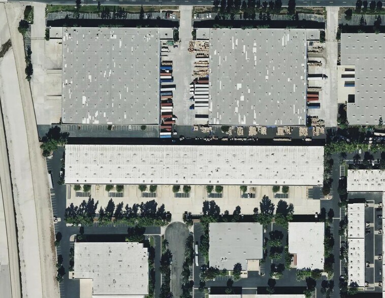 1900 S Proforma Ave, Ontario, CA à louer - Photo de l’immeuble – Image 3 sur 6