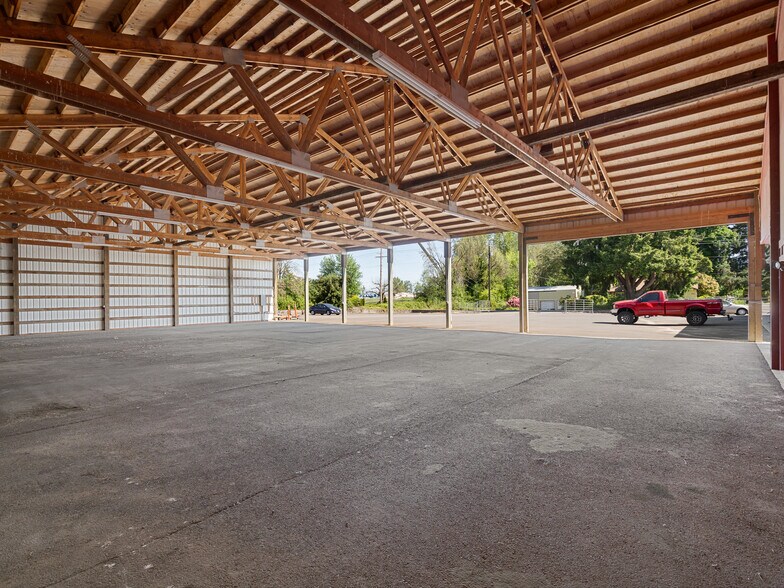 34616 E Columbia Ave, Scappoose, OR à louer - Photo de l’immeuble – Image 2 sur 5