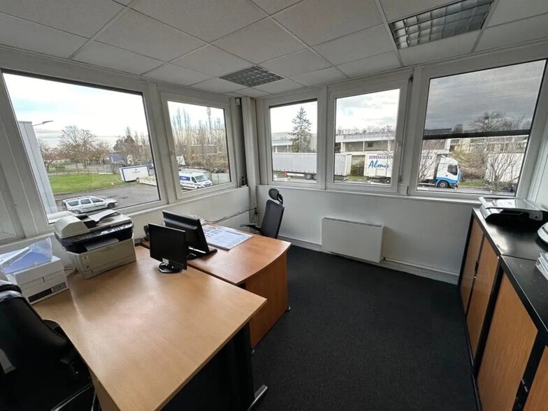 Local d’activités dans Louvres à louer - Photo intérieure – Image 3 sur 5