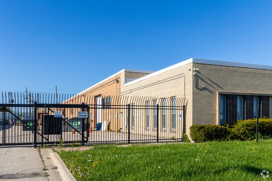 2400-2440 Greenleaf Ave, Elk Grove Village, IL à louer - Photo de l’immeuble – Image 2 sur 5