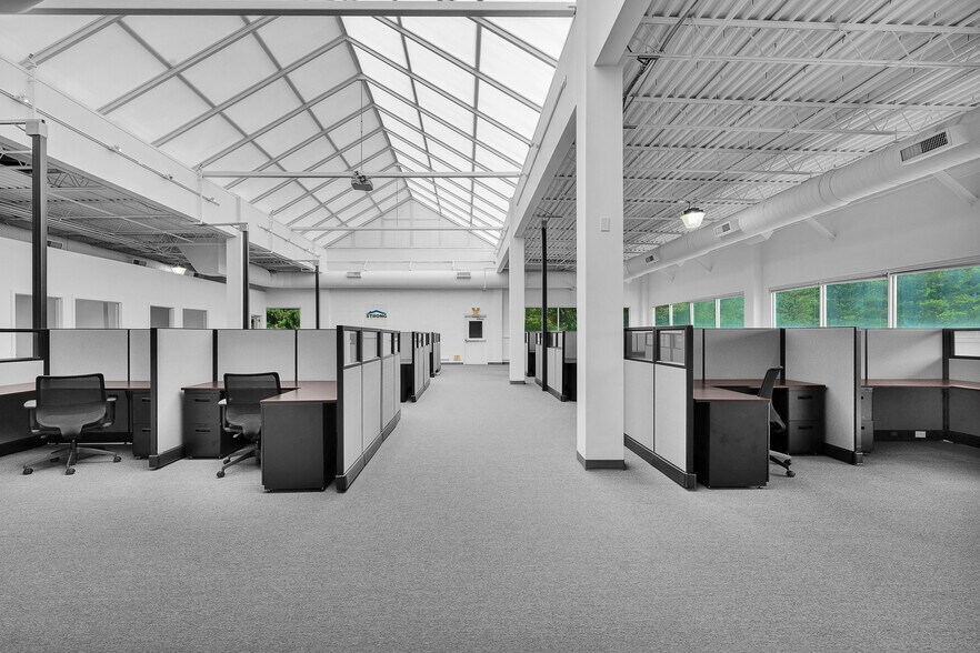 651 Park Ave, King Of Prussia, PA à louer - Photo de l’immeuble – Image 3 sur 6
