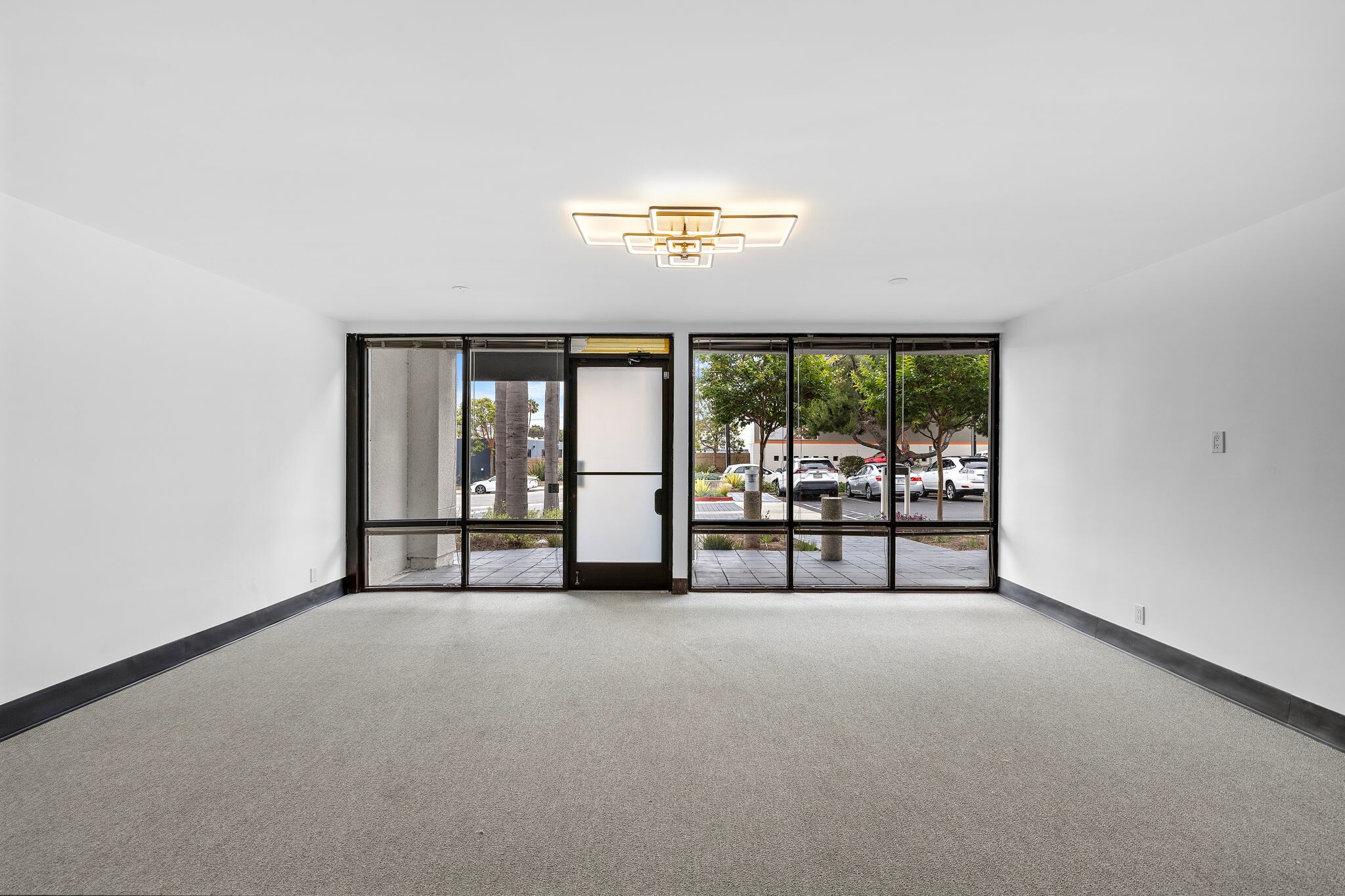 711 W 17th St, Costa Mesa, CA à louer Photo intérieure– Image 1 sur 19
