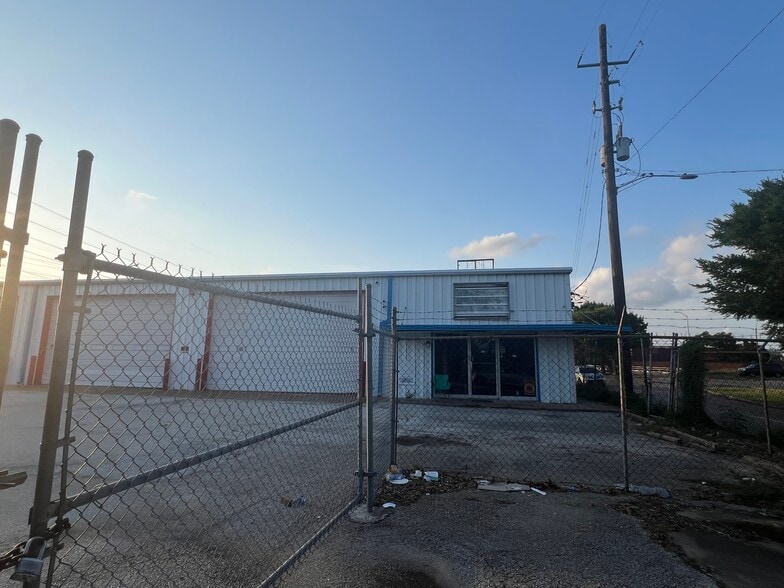 6730 Wilcrest Dr, Houston, TX à louer - Photo de l’immeuble – Image 3 sur 12