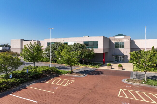 Plus de détails pour 5008 Airport Rd, Roanoke, VA - Bureau à vendre