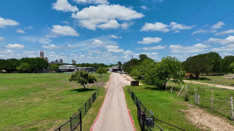 624 Krueger Cyn, New Braunfels, TX à vendre - Vidéo sur l’annonce professionnelle – Image 2 sur 29