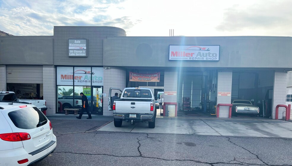 11441 N 19th Ave, Phoenix, AZ à louer - Photo de l’immeuble – Image 3 sur 6