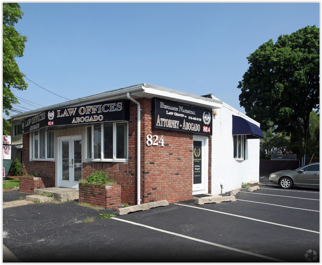 824 Old Country Rd, Westbury, NY à louer Photo de l’immeuble– Image 1 sur 13